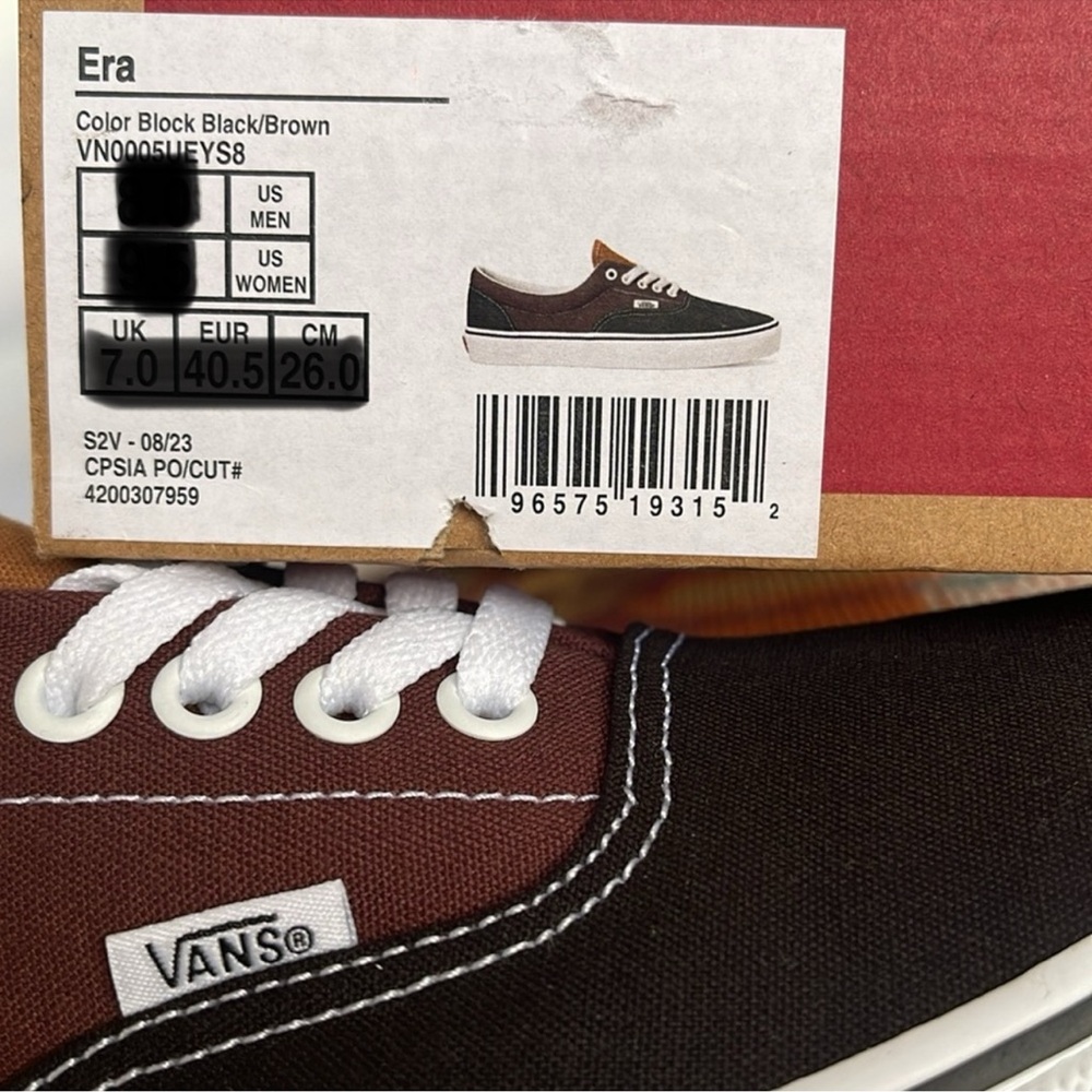 Vans Men’s Era Color Block Black/Brown
VN0005UEYS8
Sneakers - Picture 16 of 16